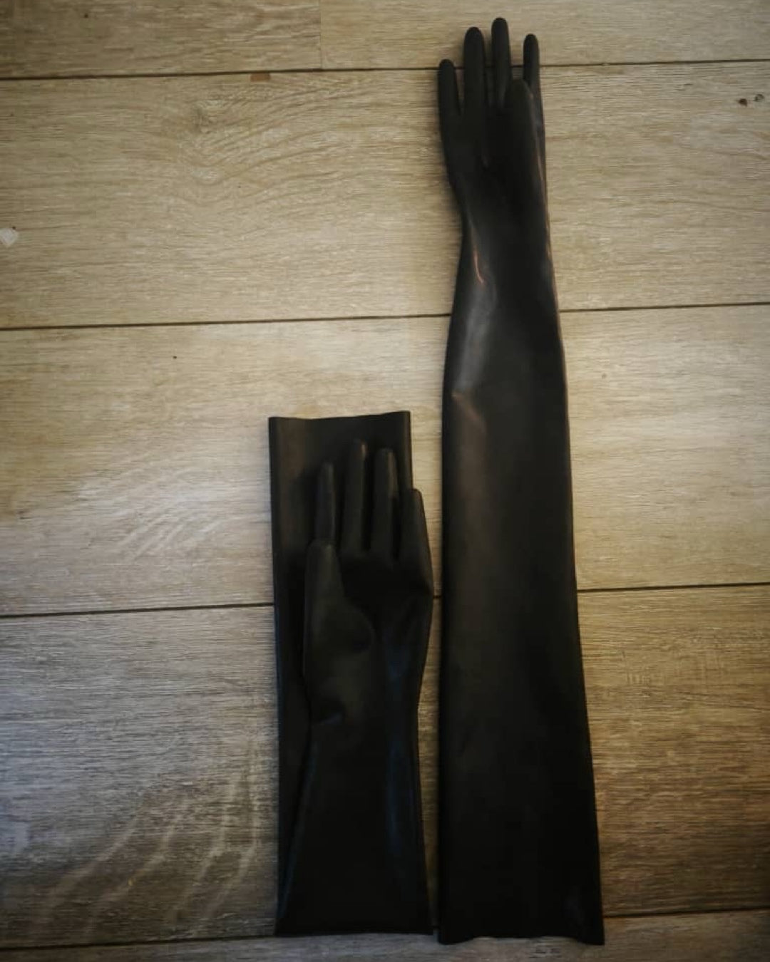 KAMASSTUDIO LATEX GLOVES